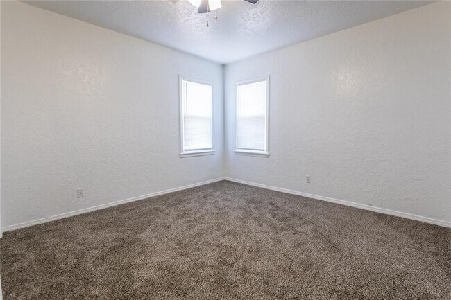 Photo - 324 S Lester St