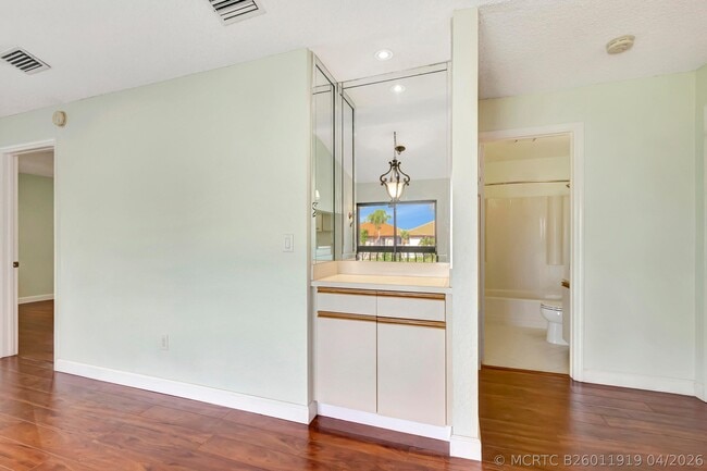 351 Club Cir Unit 207