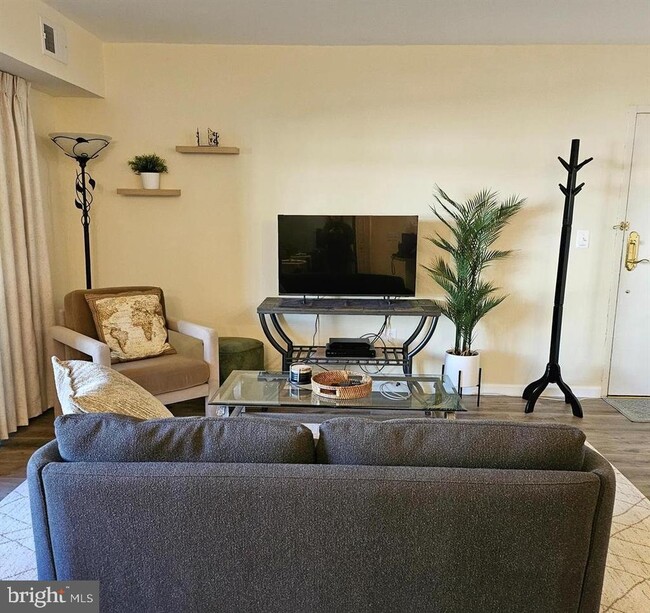 Photo - 304 Forbes St