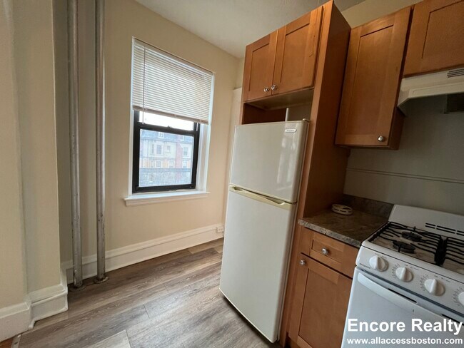 Photo - 349 Pleasant St Unidad B1-24