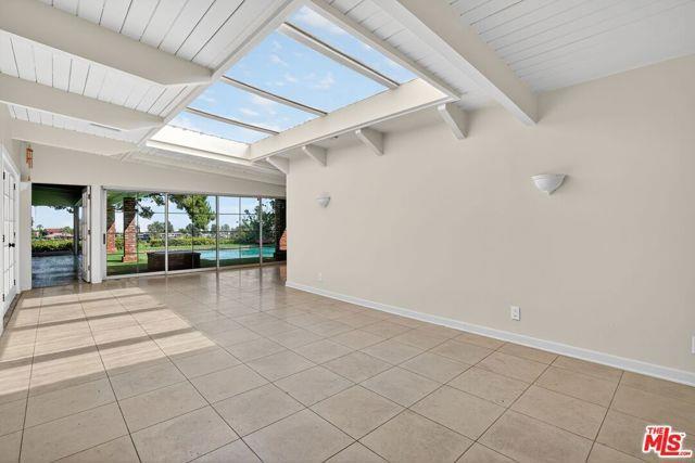 Photo - 2042 Linda Flora Dr