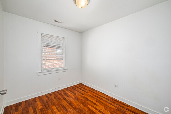2BR, 1BA - 725SF - Second Bedroom