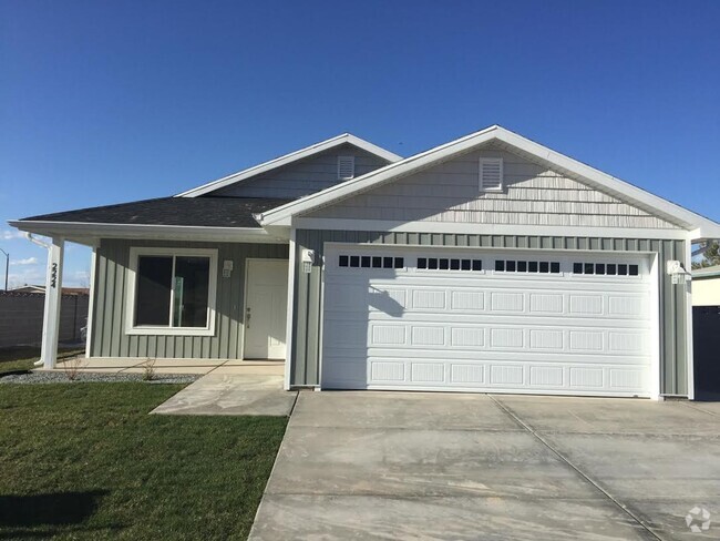 Building Photo - Modern Parowan Home