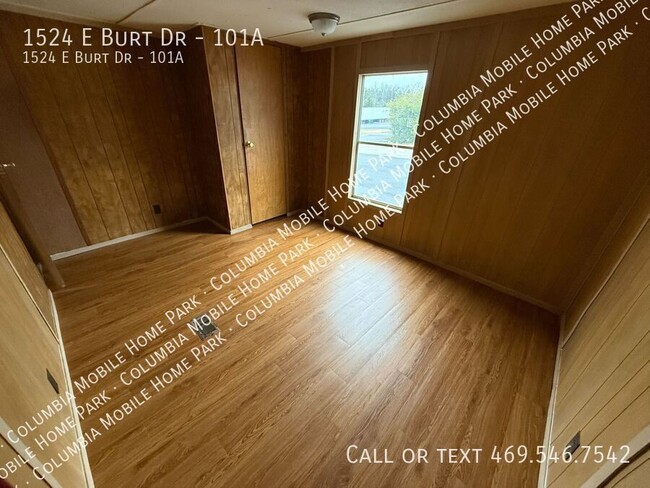 Photo - 1524 E Burt Dr House