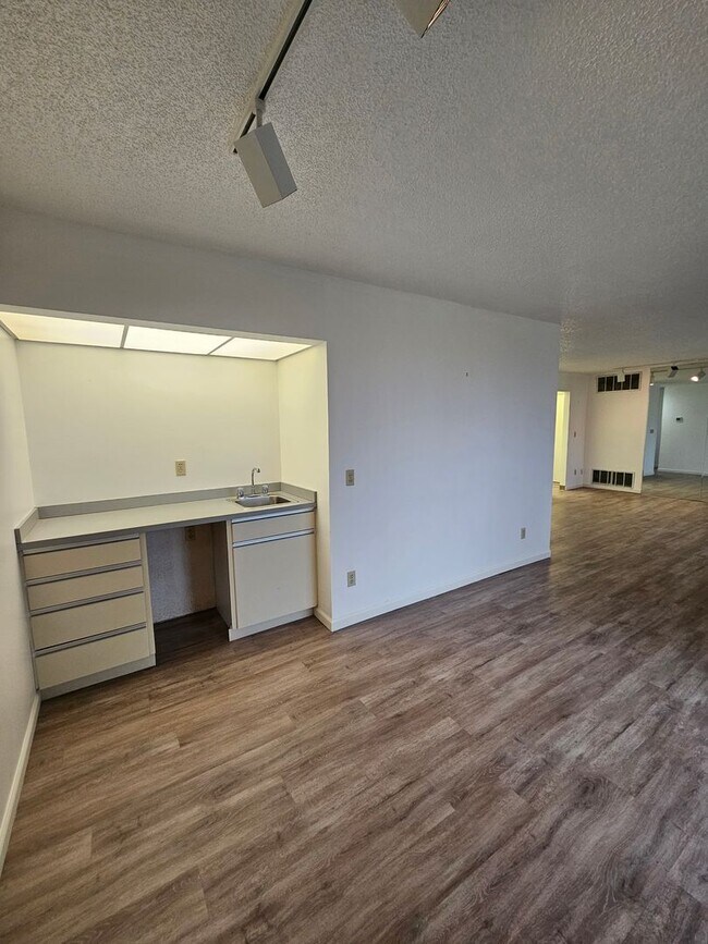 Photo - 1 Bedroom Condo on the Golf Course! Unit 206