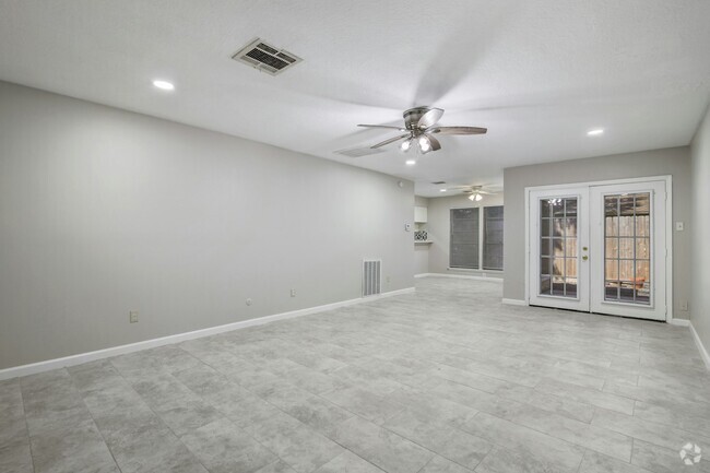 Building Photo - 10831 Sugar Hill Dr Rental