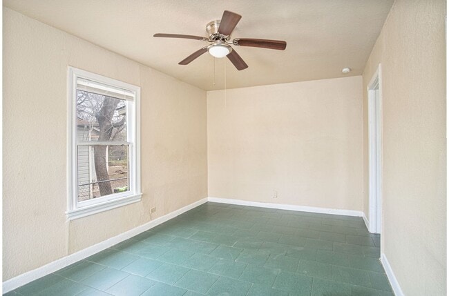 Building Photo - 928 Poinsettia St Unit 928 Poinsettia