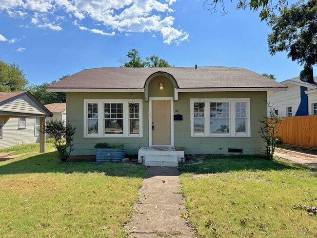 Building Photo - Historic 2 Bed, 1 Bath Home in Floral Heights West!