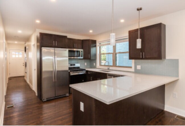 Building Photo - 27 1st St Unit 1