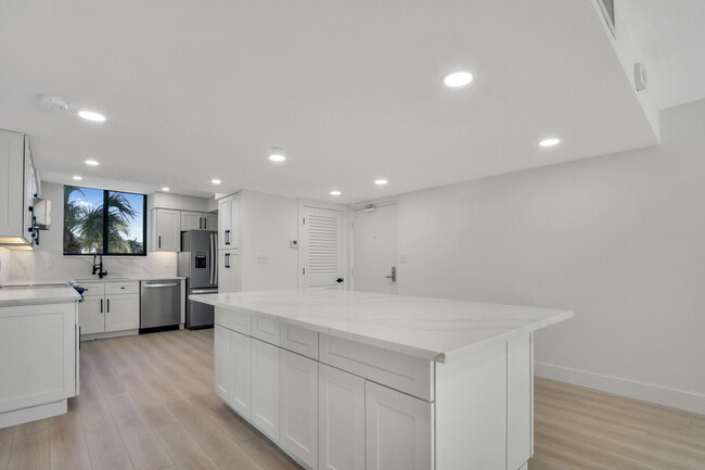 Building Photo - 200 Ocean Trail Way Unit T1