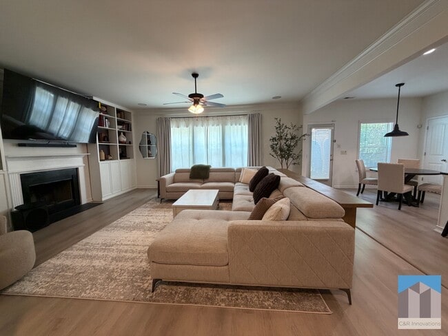 Photo - 838 Pine Ln