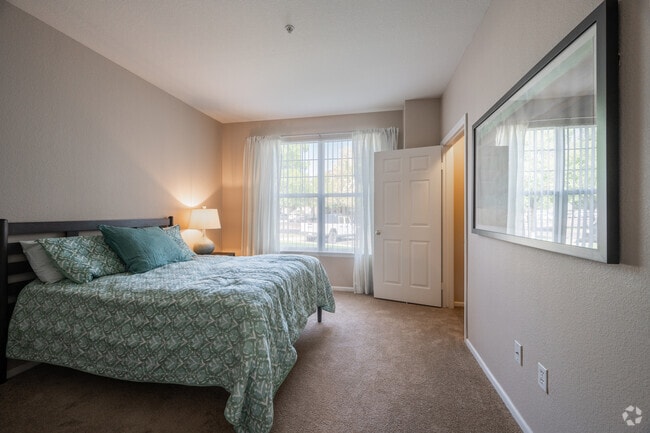 2 BR, 2 BA - 1,069 SF