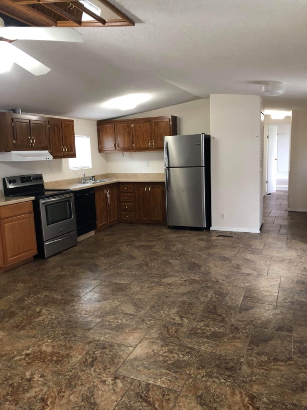 Photo - 503 Uhland Rd
