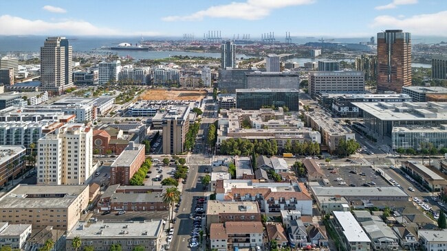 Photo - 405 W 3rd St Unidad I