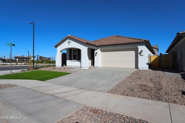 Photo - 1060 W Finch Dr