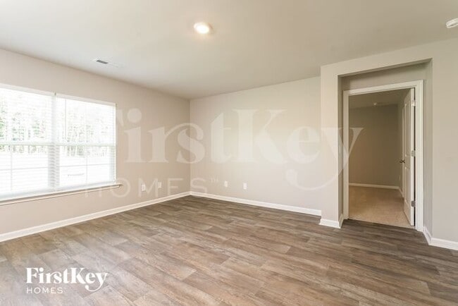 Photo - 261 Lantanna Ave