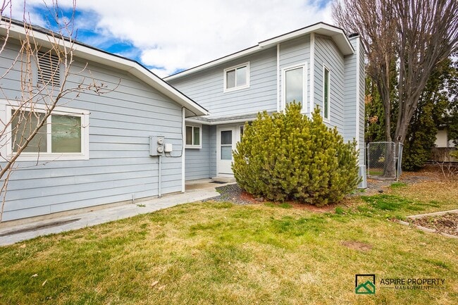 Photo - New Renovated 2 Bed 2 bath Townhome