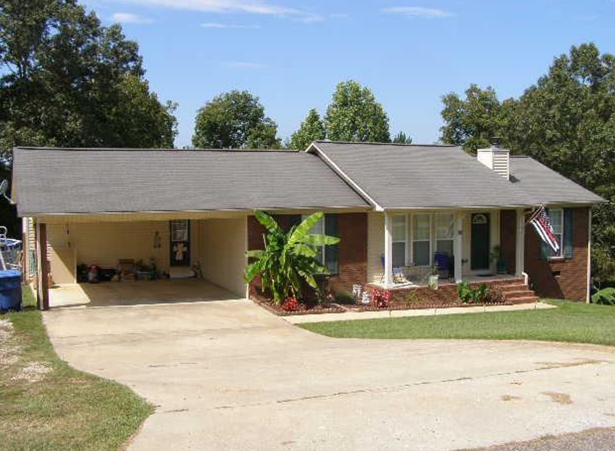 3 bed & 2 bath located in Oxford! Additional photos coming soon! - 3 bed & 2 bath located in Oxford! Additional photos coming soon!