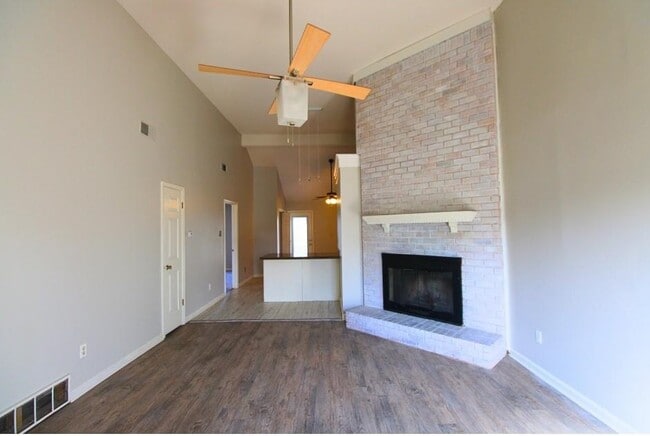 Photo - 5558 Oak Branch Cir N