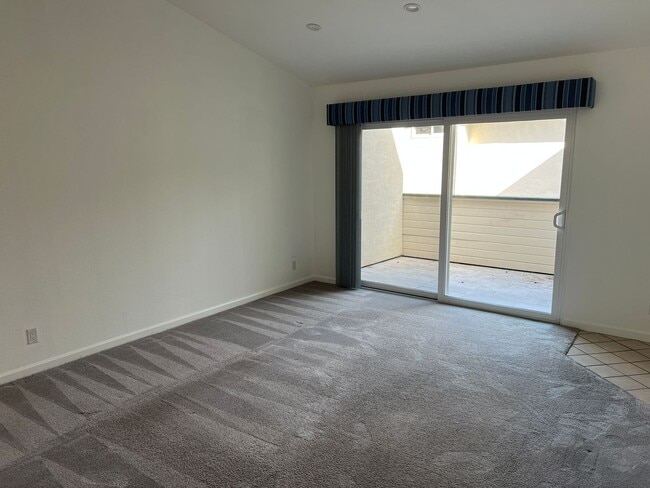 Photo - 2bd/2ba PRIVATELY GATED COMMUNITY WITH POOL AND MORE ACROSS FROM UNION LANDING SHOPPING CENTER!!!