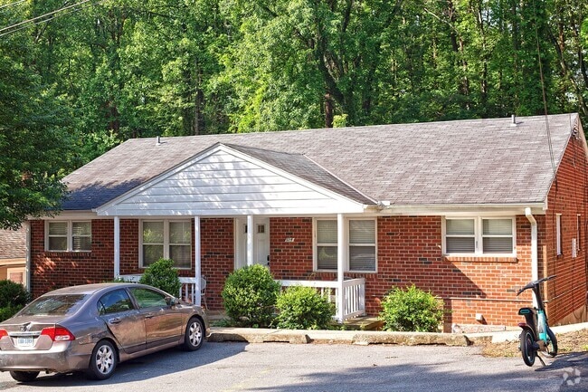 Building Photo - Dog-Friendly Apartment With Ting Fiber Int... Unit Rock Creek Rd 614 #A