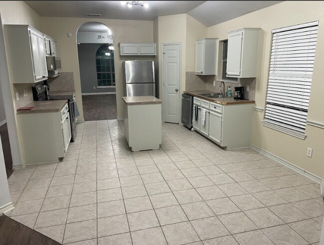 Photo - 3401 Little John Dr