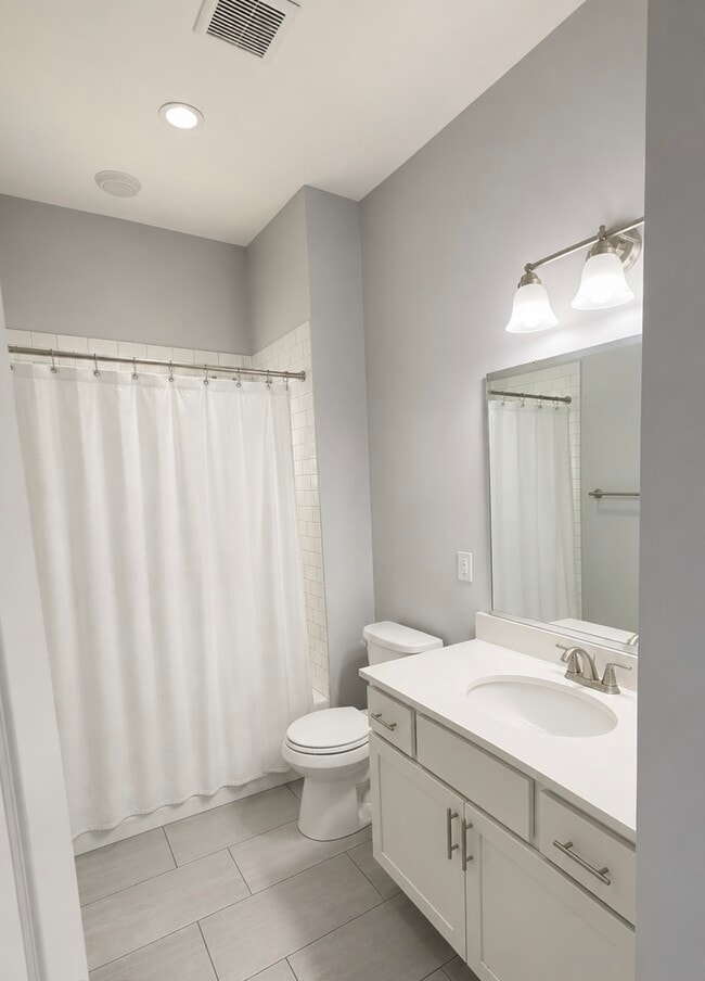 905 Agatite 2 bedroom - 900 W Montrose Ave