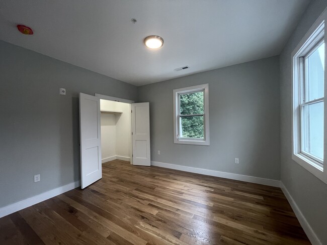 Building Photo - 199 Boylston St Unit 1 Rental