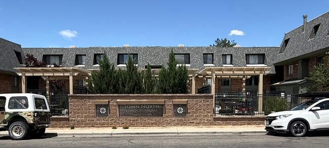 Building Photo - 1140 Walnut Ave Unit #54