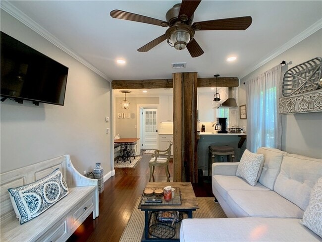 18 Sylvan St