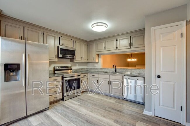 Photo - 740 S Lake Cir