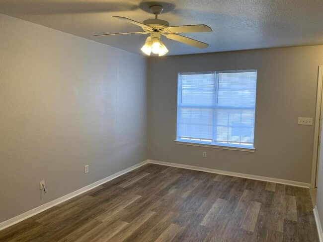 Photo - 2807 Cantabrian Dr