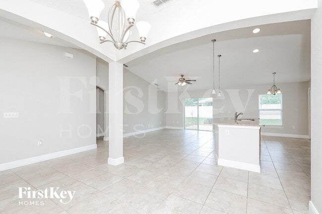 Photo - 2005 Maple Ln