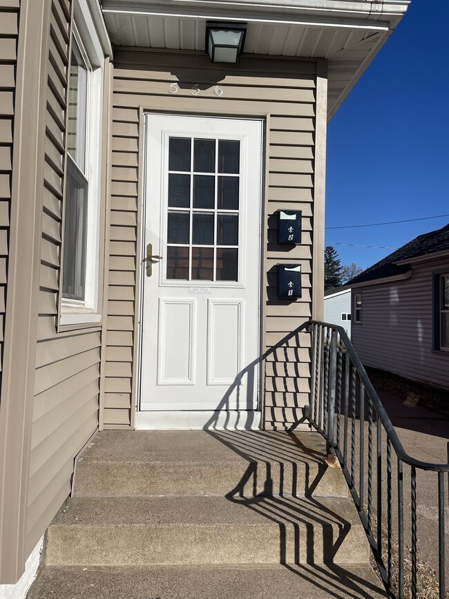 251 Crowell 4 - 556 E 5th St Unidad 1