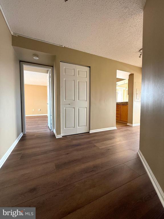 Photo - 10101 Grosvenor Pl Unidad 2005