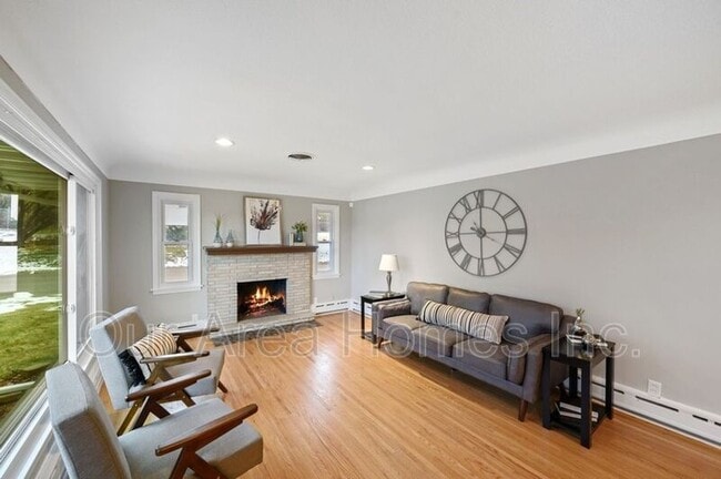 Photo - 706 1st Ave NW