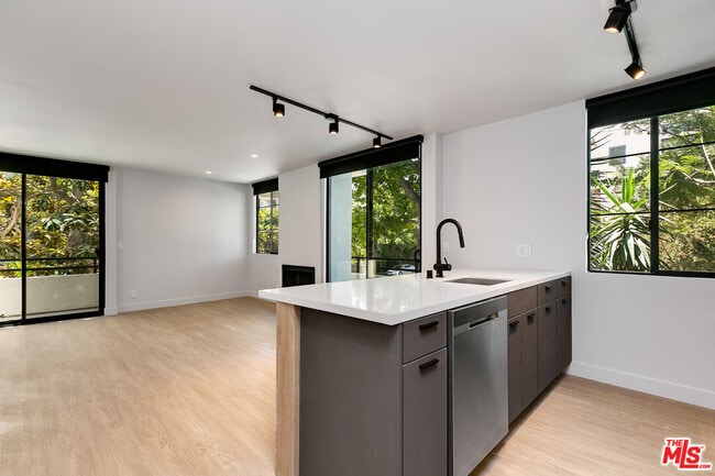 Building Photo - 3602 Dunn Dr Unit 2