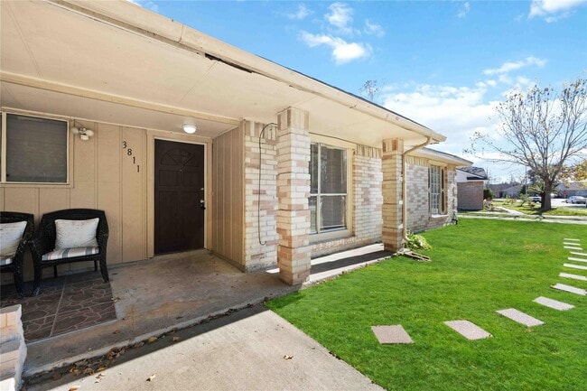 Photo - 3811 Meadow Pl Dr