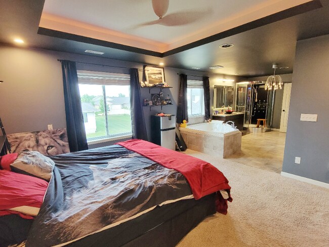 Photo - 1202 Cres View Dr NE