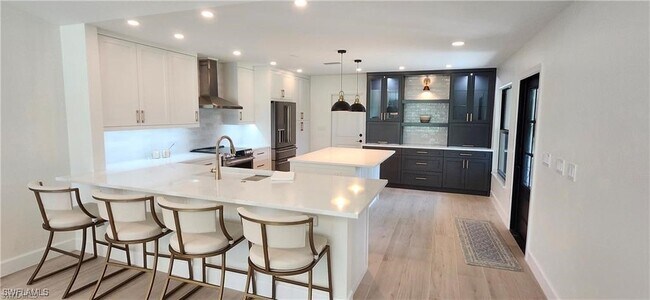 Building Photo - 662 Kings Way Unit 3-22