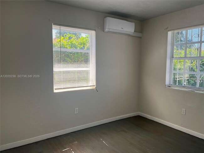 Photo - 740 NW 31st St