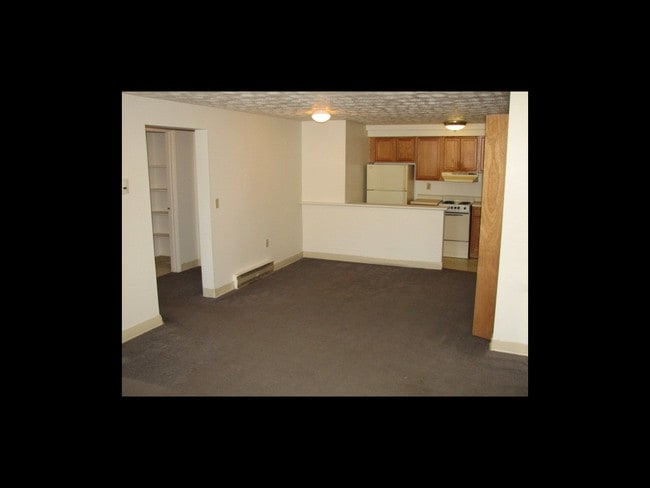 Building Photo - Crosshill Housing Rental