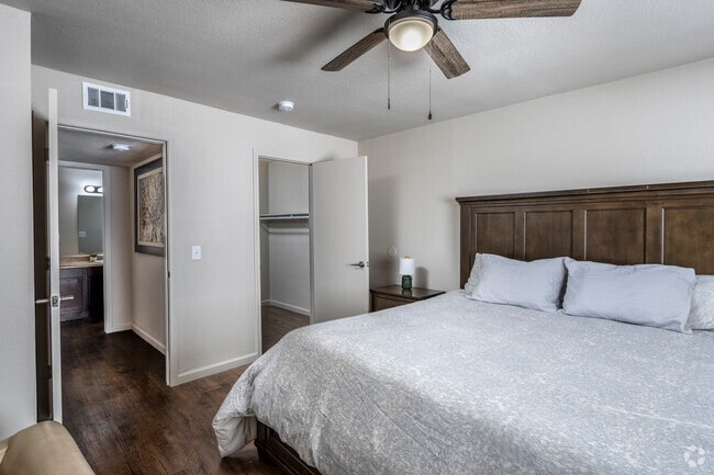 1 habitación, 1 baño - 849 pies cuadrados - Dormitorio - Pine Tree Apartments