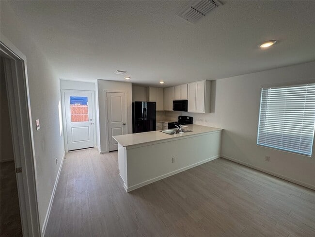 Photo - 3927 Selawik St