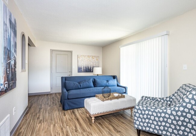 Photo - Parkway Apartments