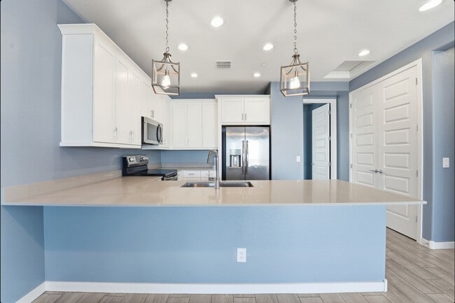 Building Photo - ** Like new Luxurious Modern townhome with 2 Master Suits in Warner Meadows**