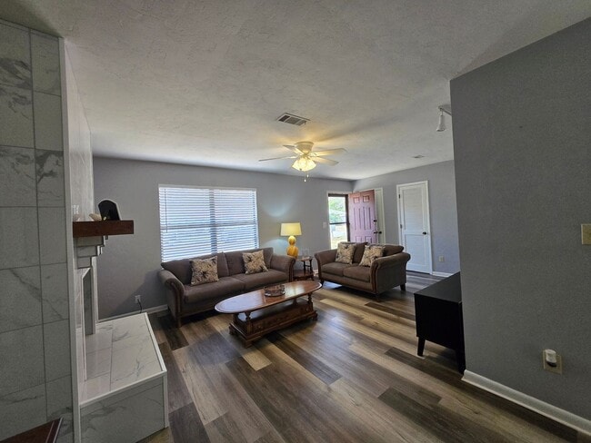 Photo - 3/2- Adorable home in Northwood Pines