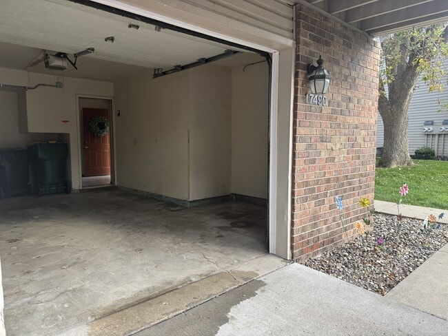 Photo - 17490 Pond Cir