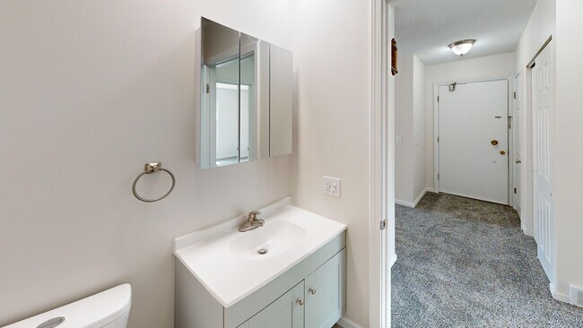 1BR, 1BA - 650 SF - Bathroom