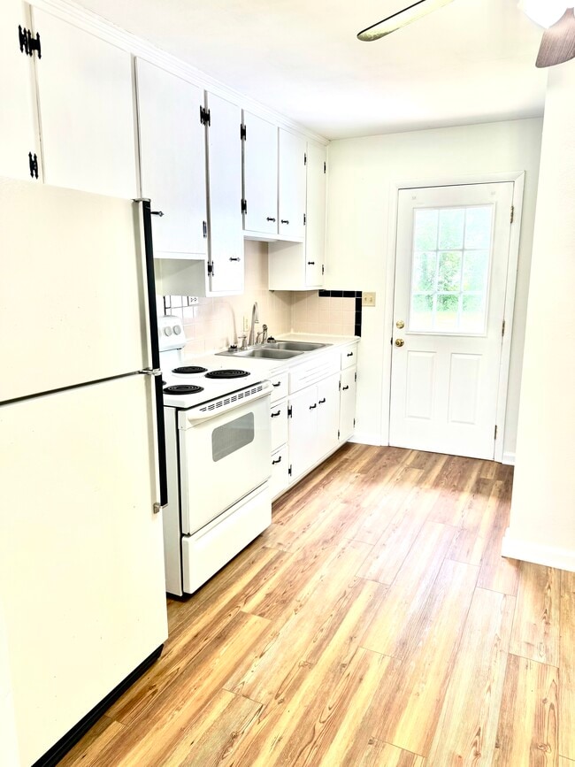 Photo - 2700 Castlewood Pl